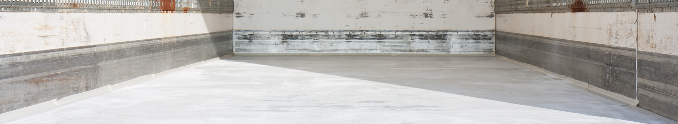 Empty freight compartment of a truck